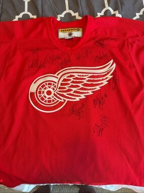 Detroit Red Wings KOHO autographed jersey